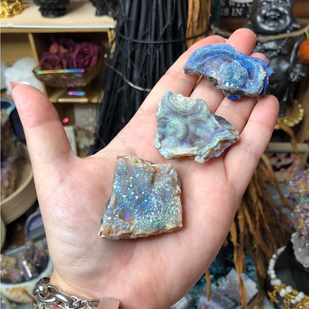 💫 Iridescent Aura Calcedony Gemstone Listing is for 1